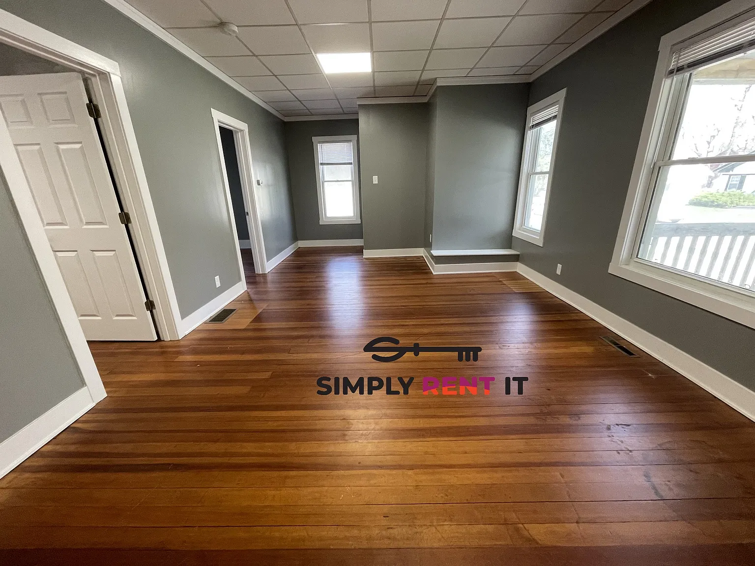 Renovated 2 Bedroom on Campus, Free Parking, August 1st! — Photo 3