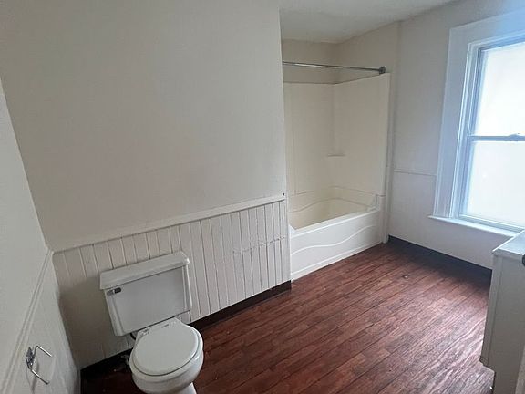 3rd image of 1052-54 W 6th St #1054