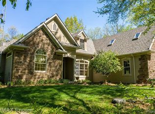 10520 Jayne Valley Ln, Fenton, MI 48430