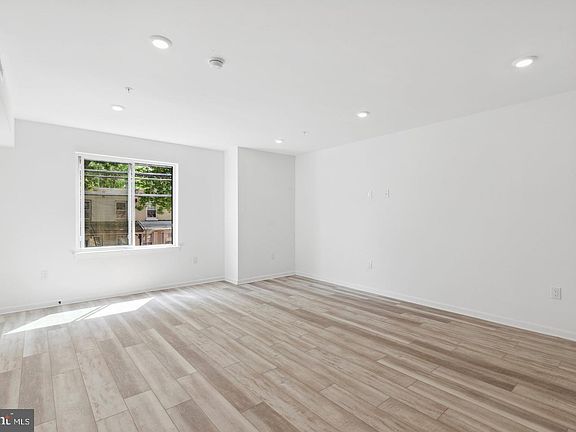 3rd image of 890 N 42nd St
