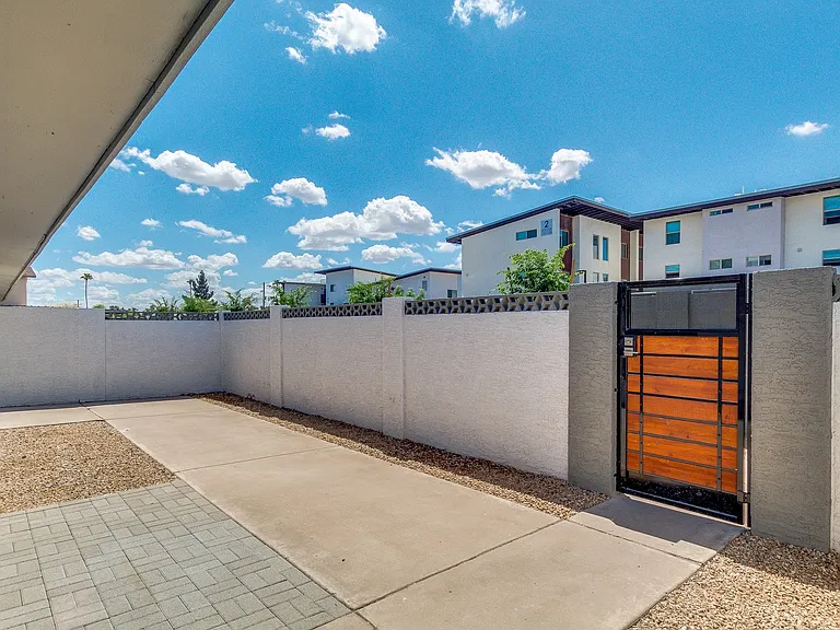 1545 W Colter St — Photo 7