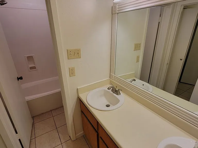 605 Navarro Dr — Photo 11
