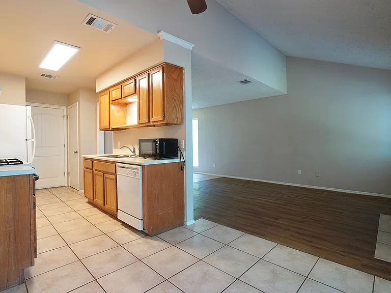 7602 Woodstone Cv #A — Photo 9