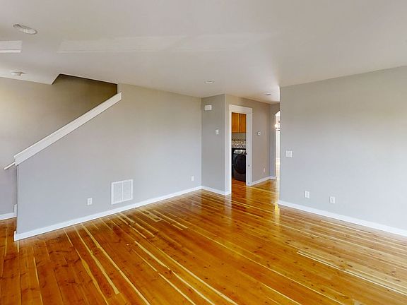 5th image of 3814 Bur Ave
