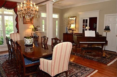 Dining Room/Foyer