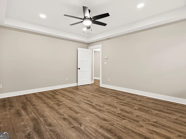240 Clearwater Dr — Photo 12