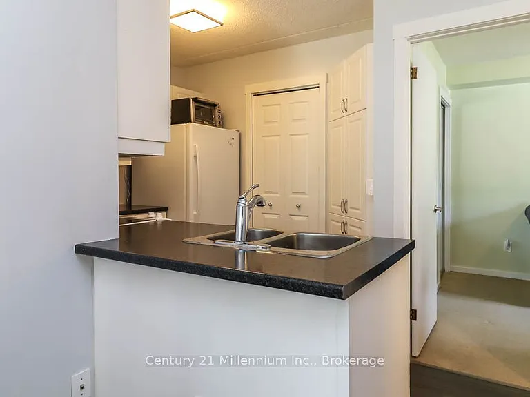 15 Dawson Dr #6 — Photo 7