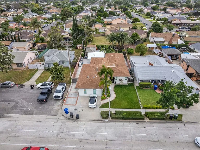 8346 1/2 Imperial Hwy — Photo 14