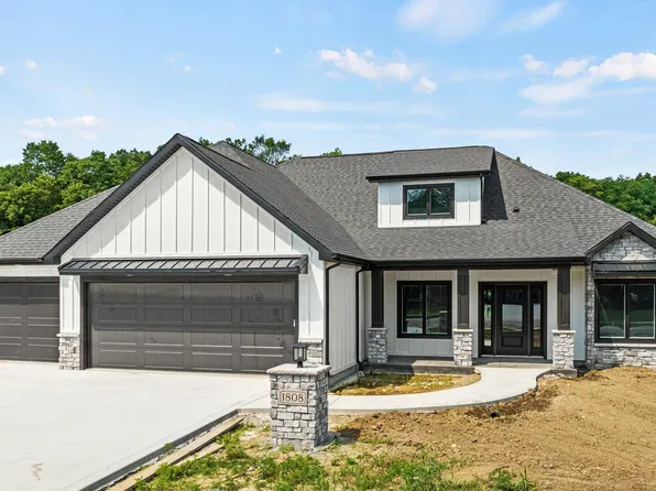 1808 Golfview Dr, Auburn, IN 46706