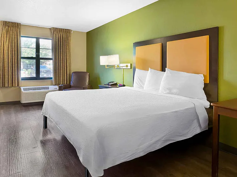 Studio Suite - 1 Queen Bed