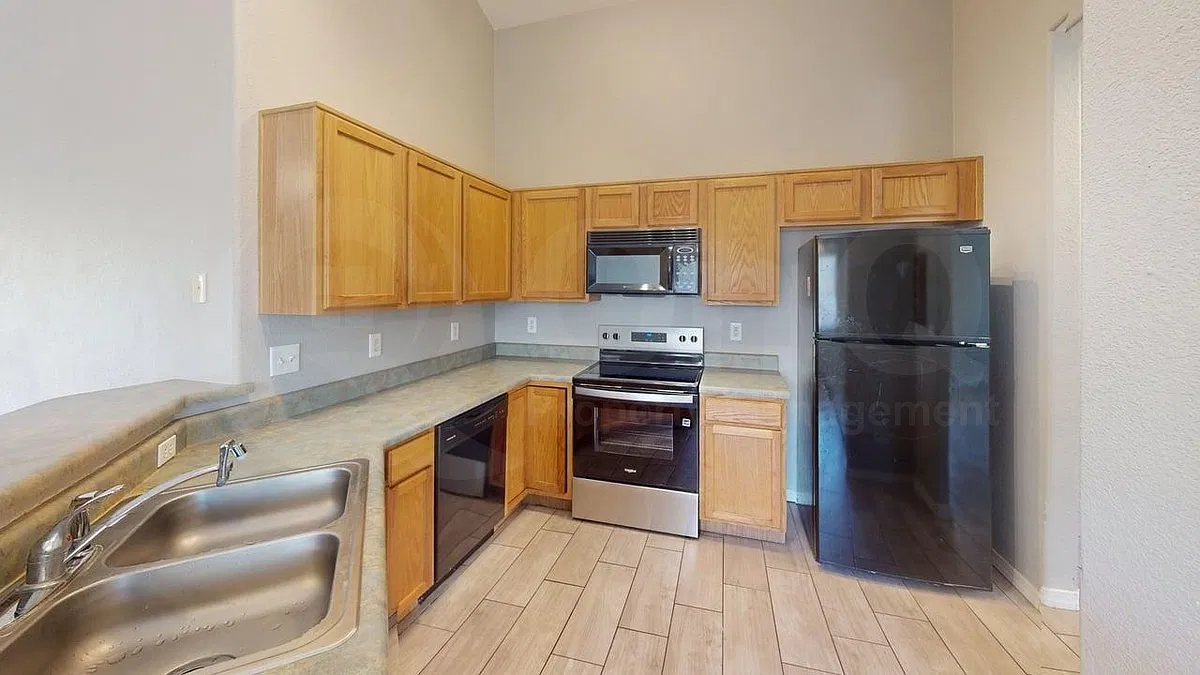3 bed, 2.0 bath, 1495 sqft, $1,899 — Photo 4