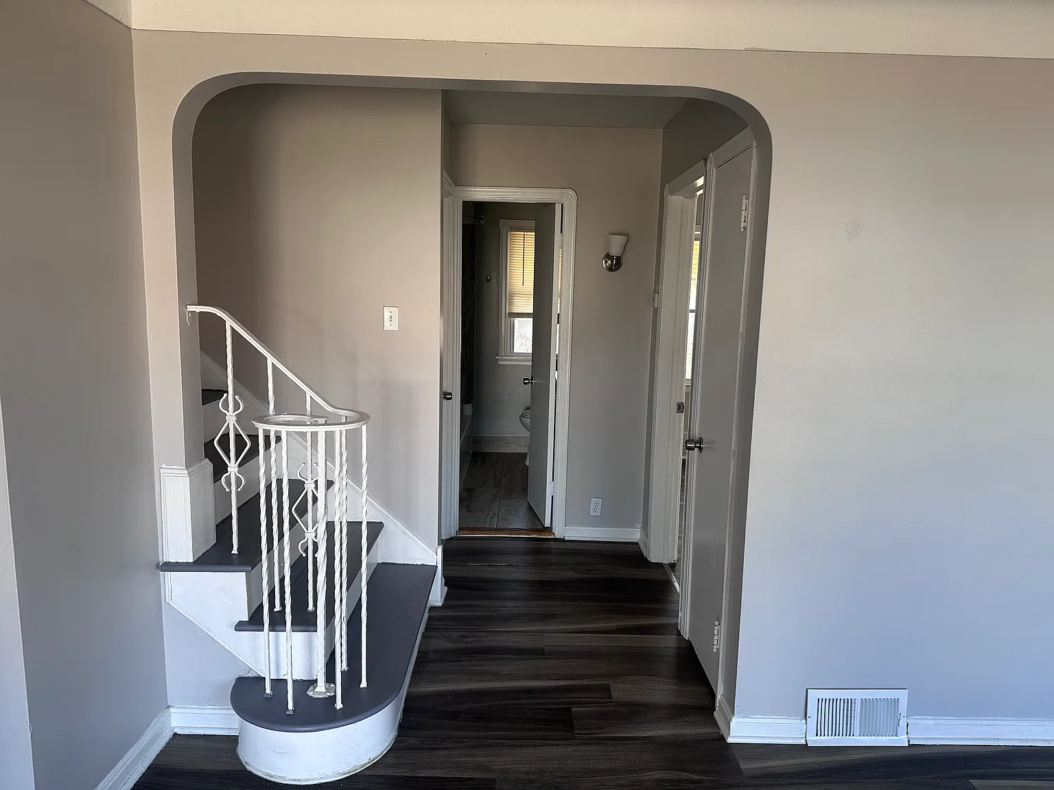 4 bed, 1283 sqft, $2,300 — Photo 3
