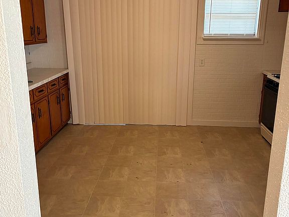 2nd image of 2312 Moss St