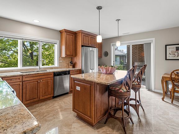 5th image of 5 Oak Brook Club Dr APT S306