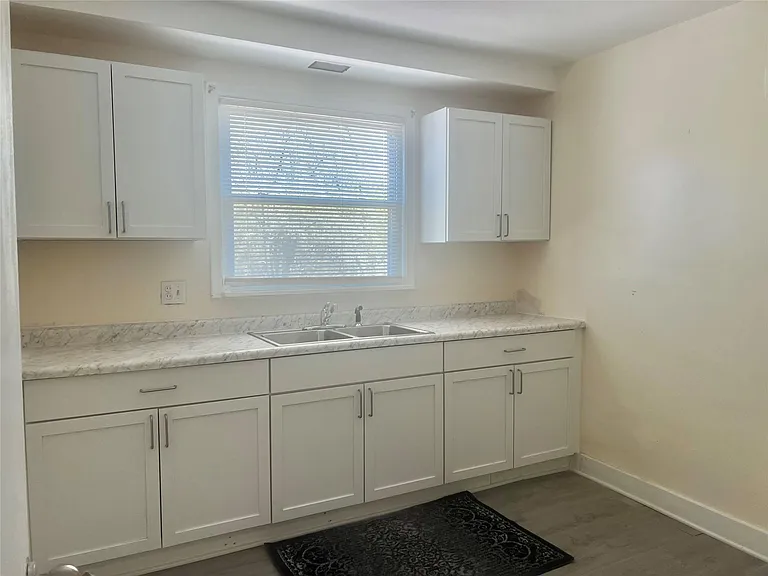 15518 Meyers Rd — Photo 5
