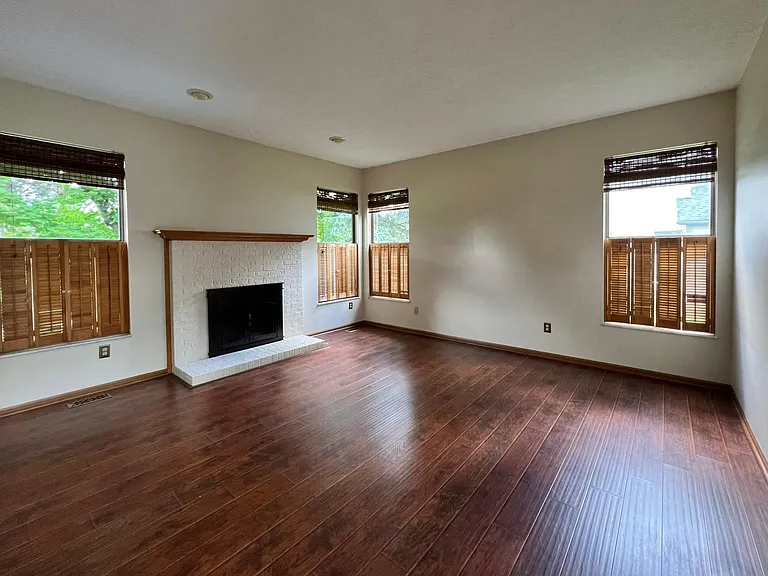 758 N Starr Dr — Photo 9