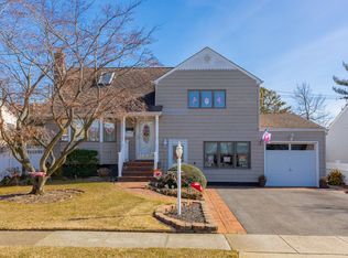 73 Eastgate Rd, Massapequa Park, NY 11762