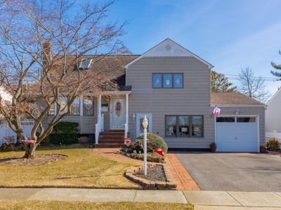73 Eastgate Road, Massapequa Park, NY, 11762