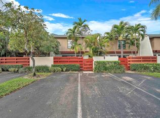 3904 Parkside Ln, Hollywood, FL 33021