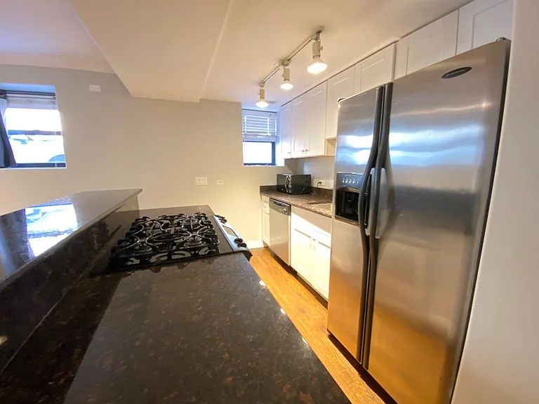 817 W Addison St #GF — Photo 4