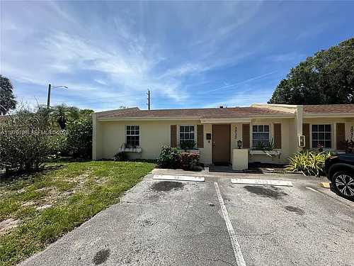 3033 NW 68th St #12E Photo 1
