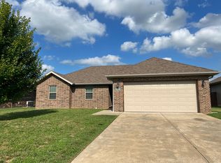 662 N Galileo Dr, Nixa, MO 65714