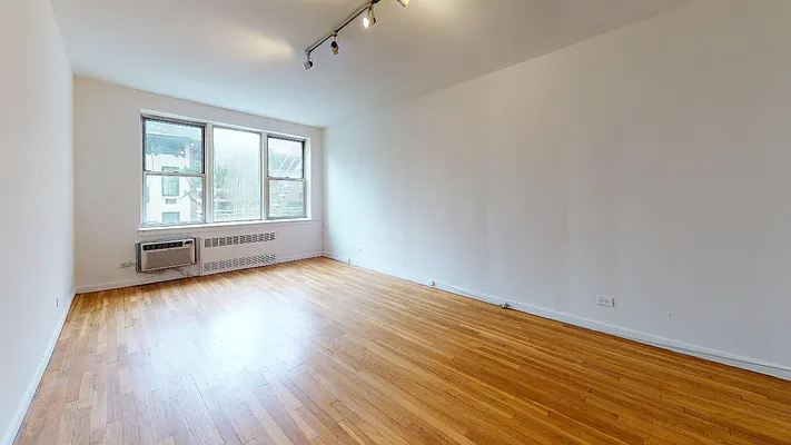 Rented by Bond New York | media 8