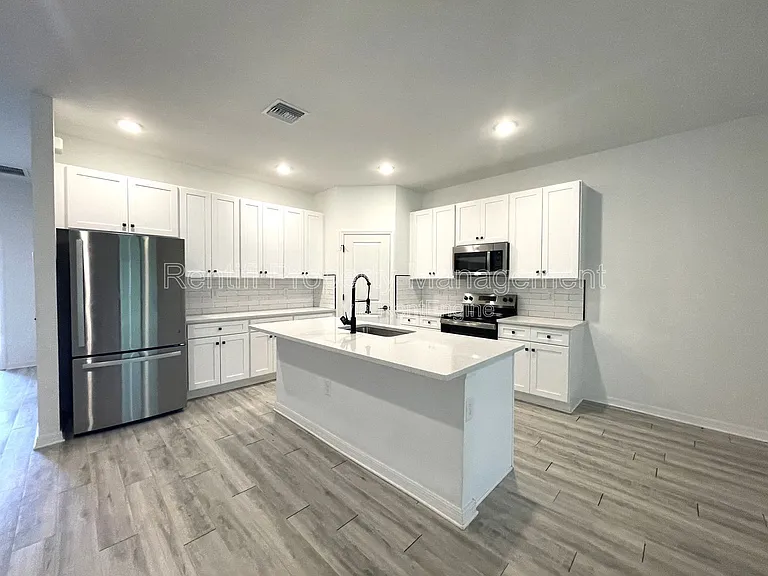 558 Nimitz Blvd — Photo 6