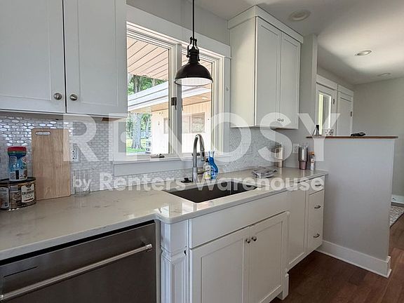 3rd image of 1721 Rivercrest Rd N