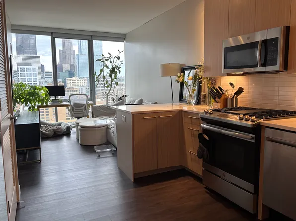 229 S Peoria St #1726, Chicago, IL 60607