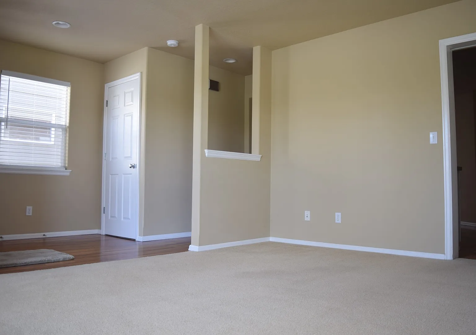 Two Bedroom Home in Willamette Landing! Pet Friendly! — Photo 3