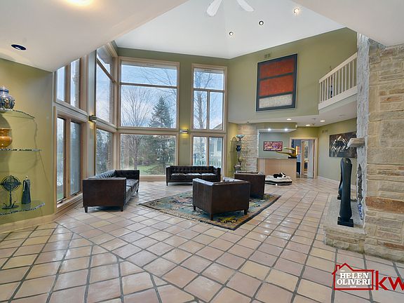 4th image of 14 Mulberry Dr
