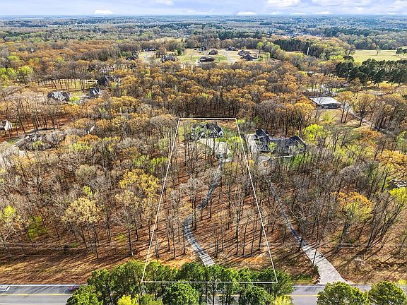 4th image of 1895 Mount Carmel Rd