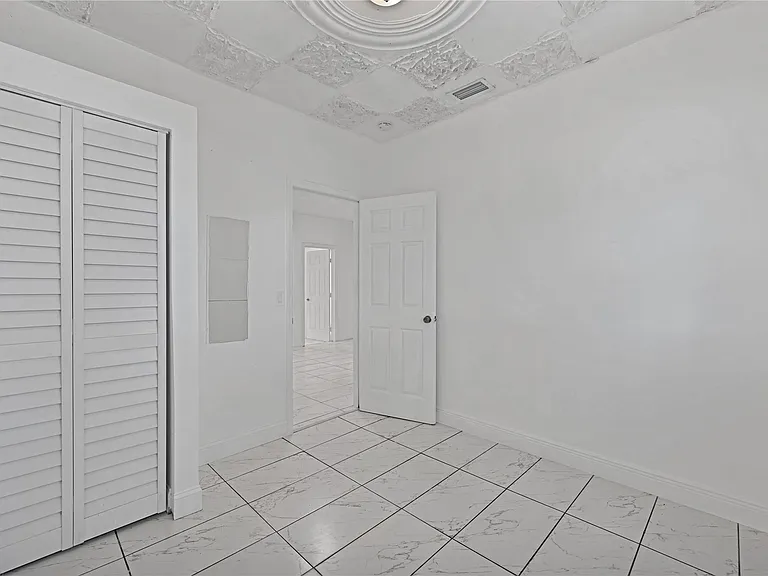 1114 NW 39th St — Photo 11