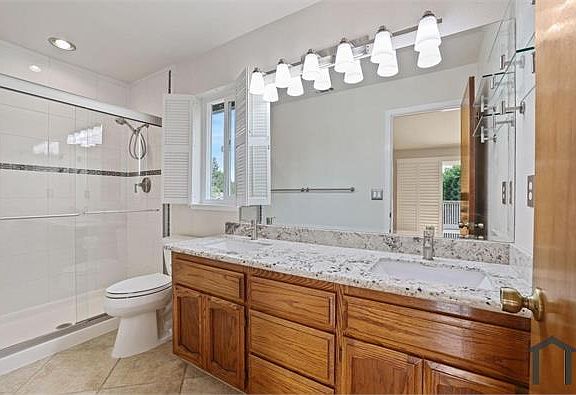 2nd image of 3116 Sea Gull Ln #2