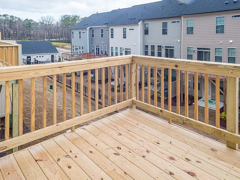 1010 Larabee Ln — Photo 13
