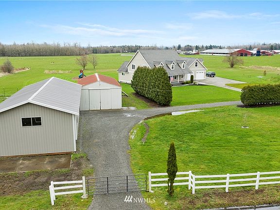 Separate entry for barn & shop.