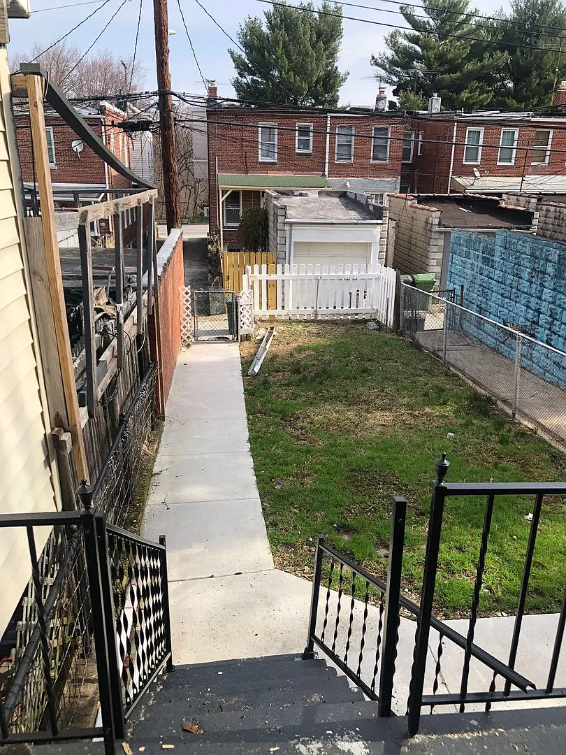 Building Photo - 2848 Pelham Ave