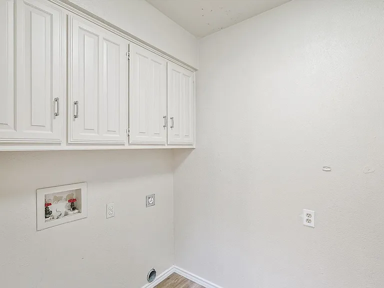 653 Raven Ln — Photo 7