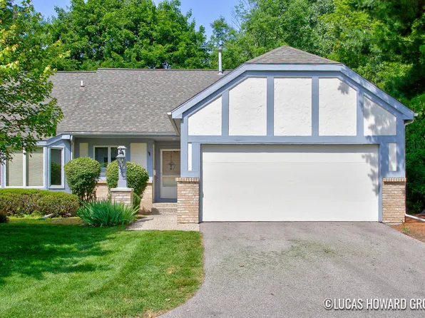 3165 Maple Villa Dr SE, Grand Rapids, MI 49508