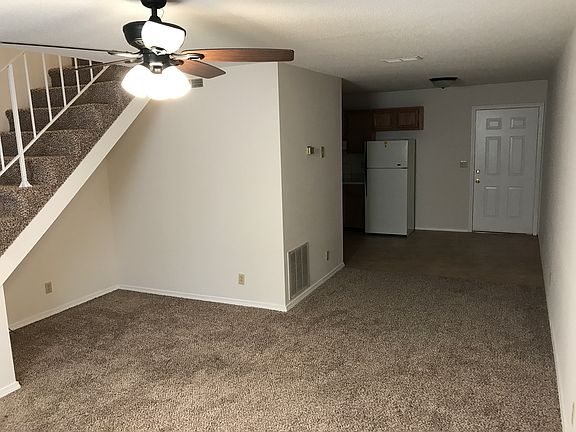 4th image of 3209 Oakmoore Dr