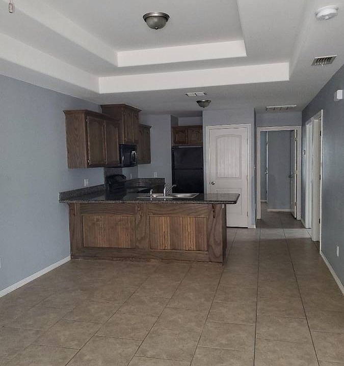 1st image of 1805 Oasis Dr #6
