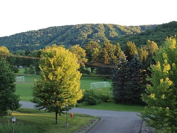 3rd image of 9 Mountainview Upper
