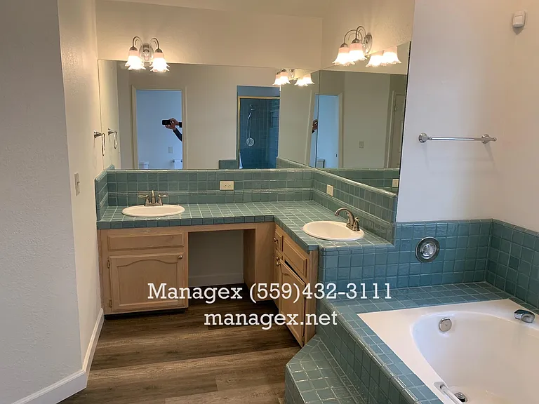 515 E Braddock Dr — Photo 17