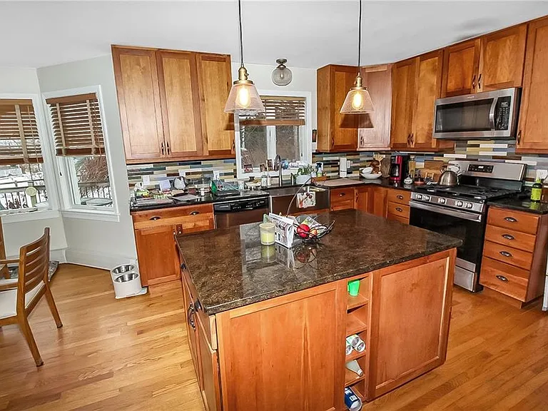 641 Middle Rd — Photo 24