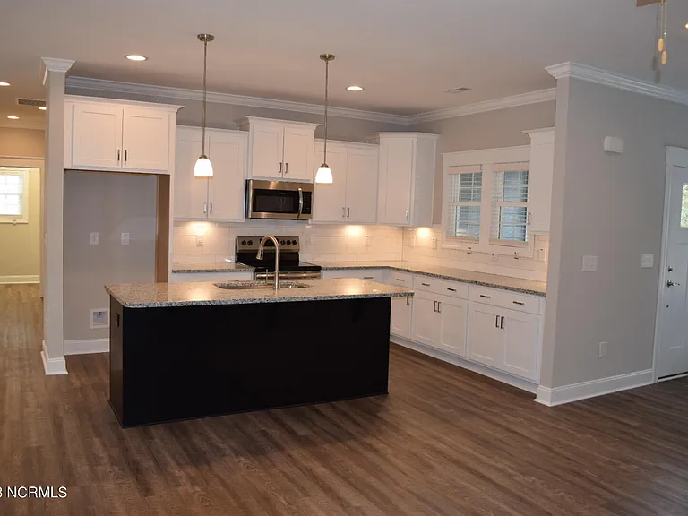 829 Blue Bird Dr — Photo 2