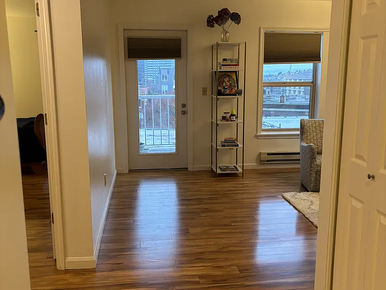 506 E Howell St #302 — Photo 3