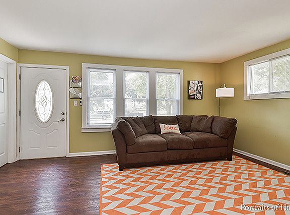 3rd image of 141 N Oak St