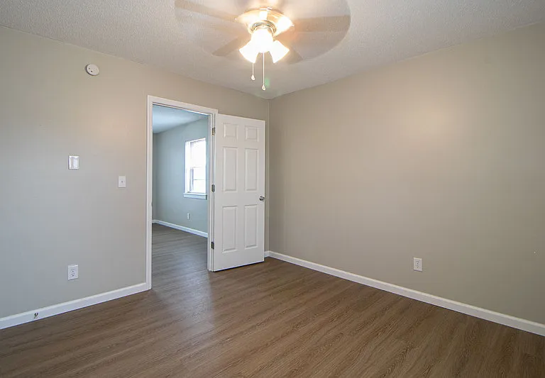 404-08 Thompsonville Ln — Photo 11