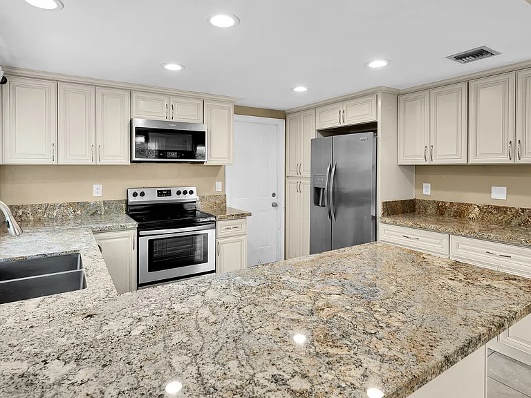 853 Hale Ct — Photo 4